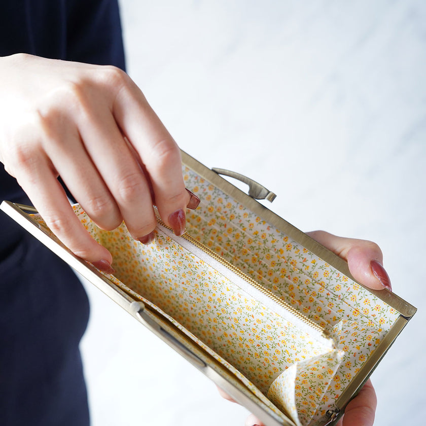 黄色の小花柄がきれいながま口長財布 Ange グリーン A02039