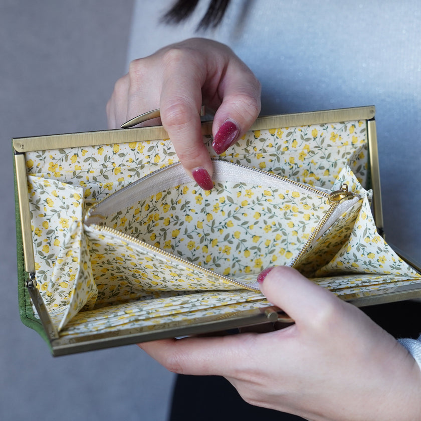 レモン色の花柄がきれいながま口長財布 Ange グリーン A02050