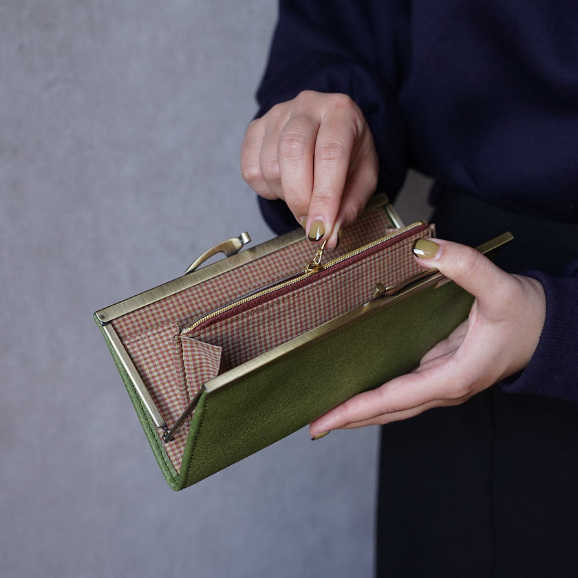 レンガ色のチェックがかわいいがま口長財布 Ange グリーン A02073