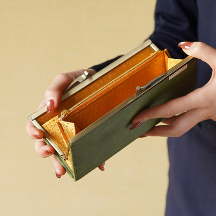 黄金に輝く古典柄が美しい薄くて軽いがま口長財布 Prima グリーン A02083