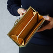 黄金に輝く古典柄が美しい薄くて軽いがま口長財布 Prima グリーン A02083