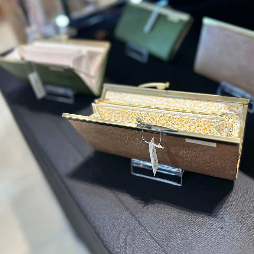 黄色の小花柄がきれいながま口長財布 Ange ベージュ A03039