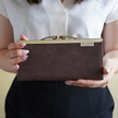 アンティークなバラが美しいがま口長財布 Ange ブラウン A04023