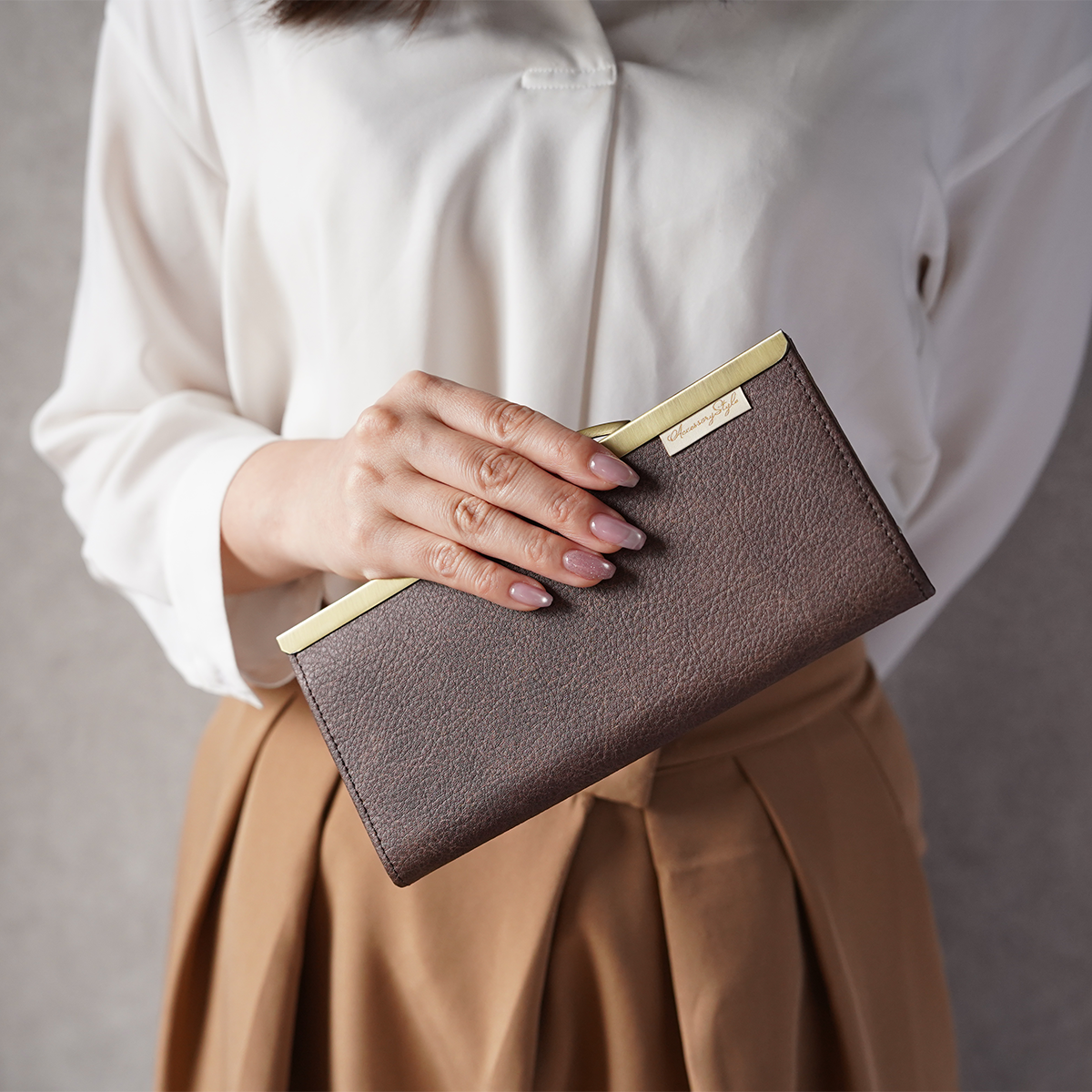 マスタードカラーが美しいがま口長財布 Ange ブラウン A04079