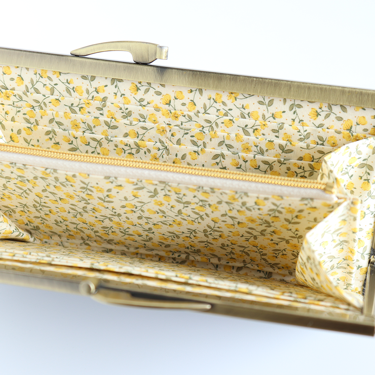 レモン色の花柄がきれいながま口長財布 Ange グレー A05050