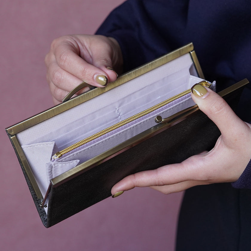 上品なペールグレーが美しいがま口長財布 Ange グレー A05080