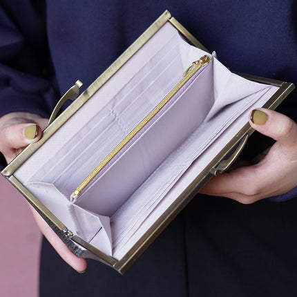 上品なペールグレーが美しいがま口長財布 Ange グレー A05080