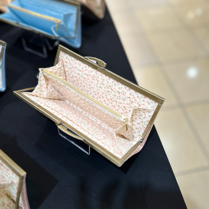 ピンクの花柄が素敵な薄くて軽いがま口長財布Luna ピンク C02067