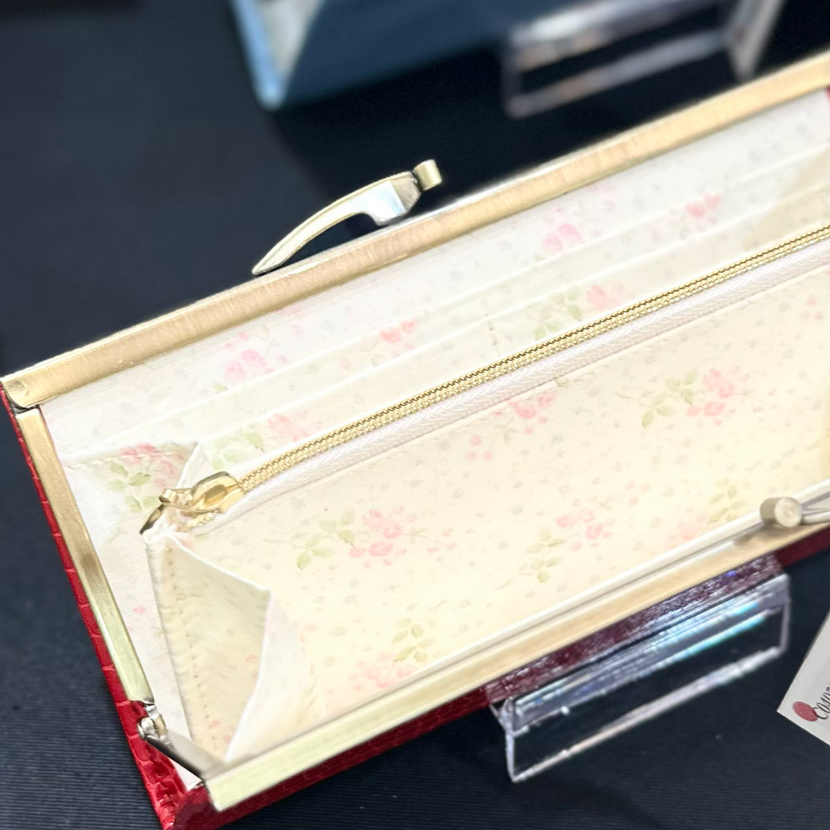 ピンクのお花がかわいい薄くて軽いがま口長財布Luna 赤 C04058