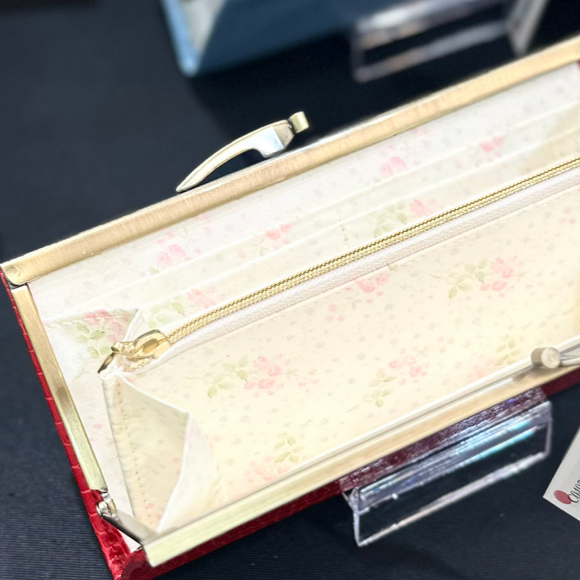 ピンクのお花がかわいい薄くて軽いがま口長財布Luna 赤 C04058