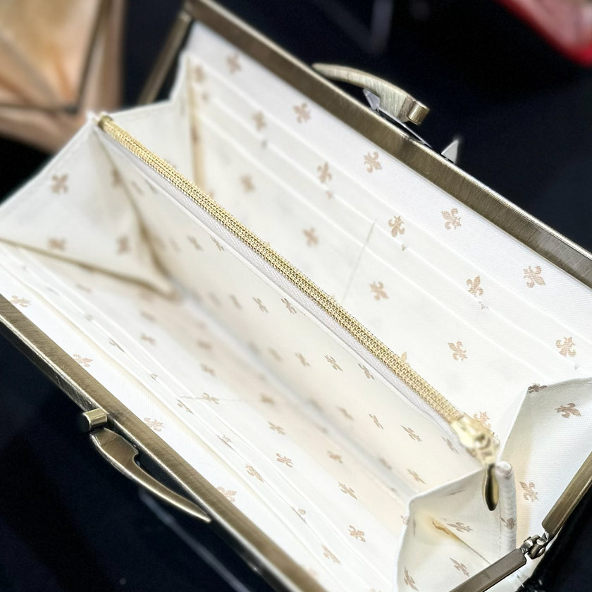 シンプルがちょうどいい薄くて軽いがま口長財布Luna 黒 C05011
