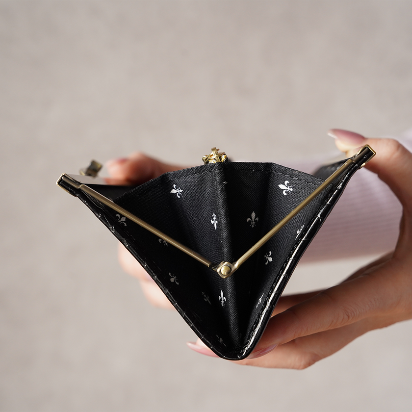 シンプルな柄が美しい薄くて軽いがま口長財布Luna 黒 C05012