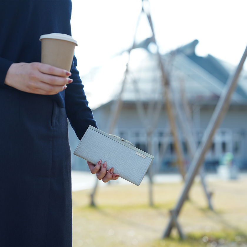 くすみカラーがおしゃれな薄くて軽いがま口長財布 Prima ライトグレー C08088